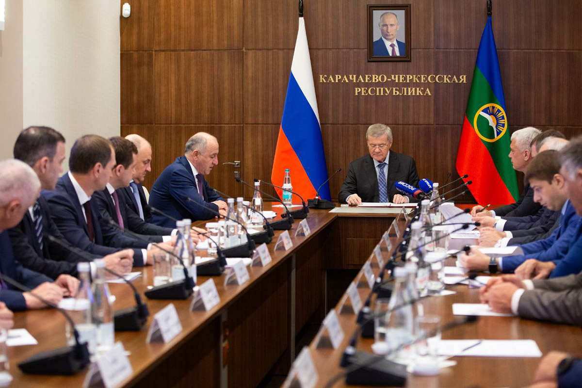 Кадры, технологии, ресурсы: поддержку оборонно-промышленного комплекса обсудили в КЧР