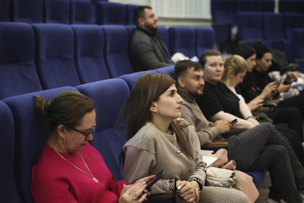 v-skfu-proshla-akseleracionnaya-obrazovatelnaya-programma-v-sfere-molodezhnogo-turizma-ncfu-ru-01 (2).jpg