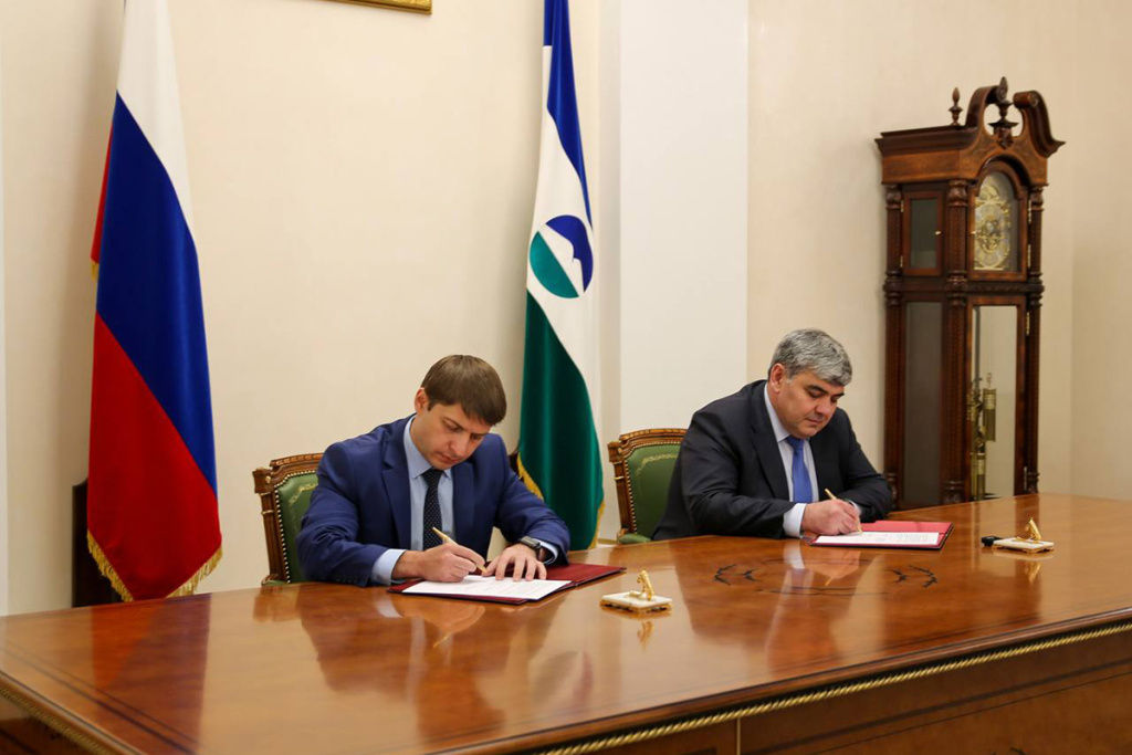 kazbek-kokov-i-dmitrij-bespalov-podpisali-soglashenie-o-sotrudnichestve-mezhdu-kbr-i-skfu-ncfu-ru-01 (2).jpg