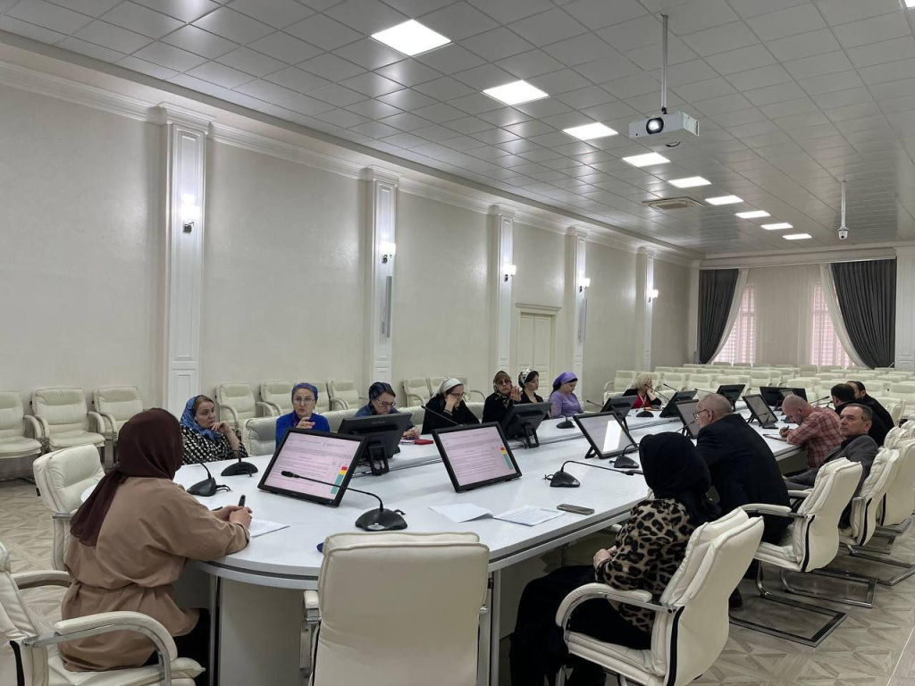 Научно-исследовательскую политику и международную деятельность вуза обсудили на заседании в ЧГПУ.jpg