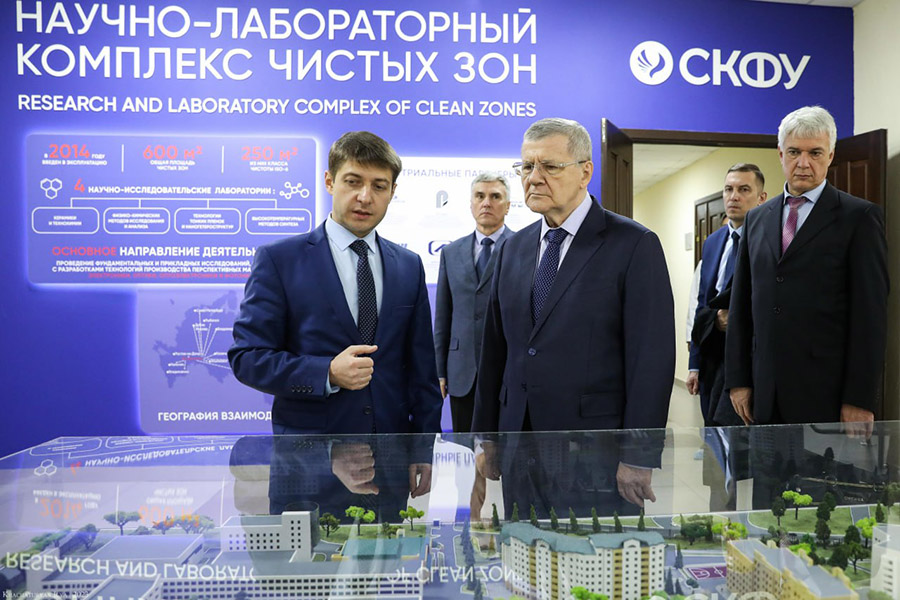 skfu-posetil-polnomochnyj-predstavitel-prezidenta-rf-v-skfo-yurij-chajka-ncfu-ru-01 (2).jpg