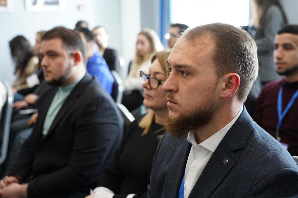 usloviya-samorealizacii-molodezhi-na-severnom-kavkaze-obsuzhdali-na-forume-v-arhyze-ncfu-ru-01.JPG