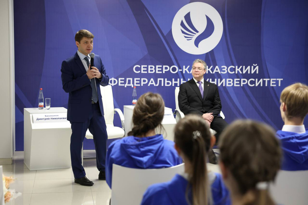 budushchee-nauki-v-nadezhnyh-rukah-ucheniki-sunc-predstavili-proryvnye-proekty-ncfu-ru-01 (1).jpg