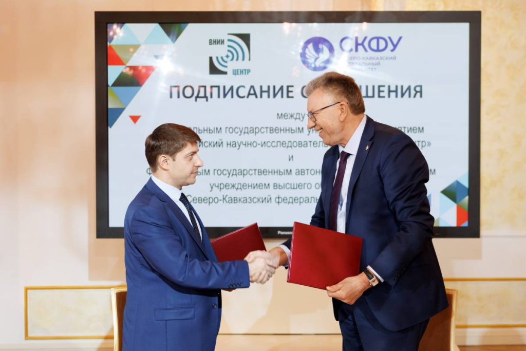 skfu_i_minpromtorg_organizuyut_operezhayushchuyu_podgotovku_kadrov_dlya_opk_ncfu_ru_01-_3_.jpg