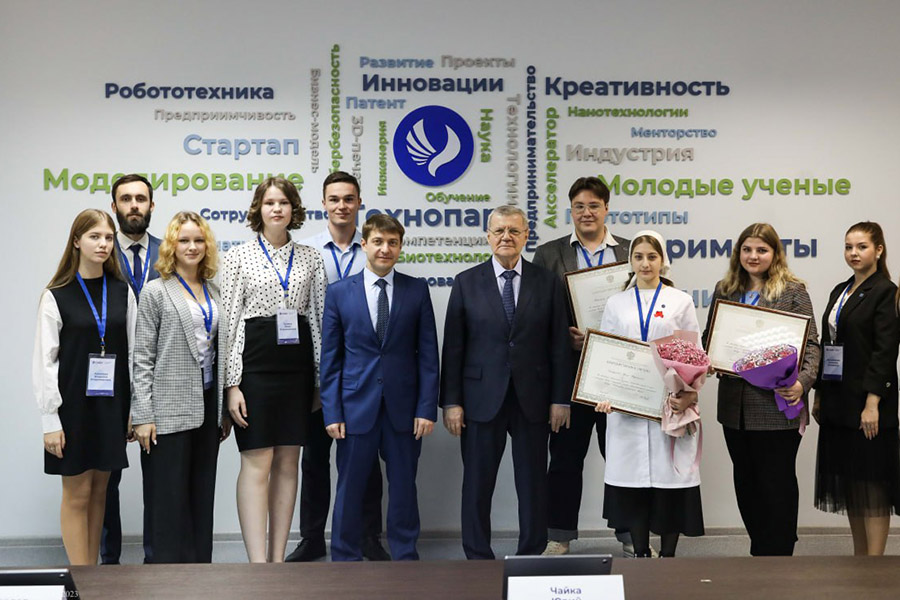 skfu-posetil-polnomochnyj-predstavitel-prezidenta-rf-v-skfo-yurij-chajka-ncfu-ru-01 (8).jpg