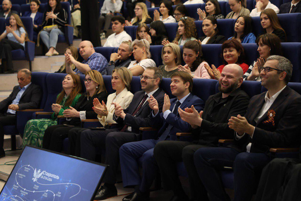 zamestitel-ministra-nauki-i-vysshego-obrazovaniya-rossii-otkryl-v-skfu-regionalnyj-studencheskij-mediacentr-ncfu-ru-01 (2).jpg zamestitel-ministra-nauki-i-vysshego-obrazovaniya-rossii-otkryl-v-skfu-regionalnyj-studencheskij-mediacentr-ncfu-ru-01 (2).jpg