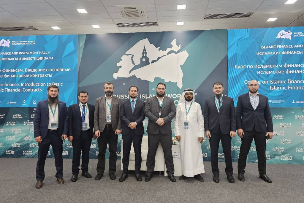 delegaciya-chgu-im-a-a-kadyrova-na-xv-mezhdunarodnom-ehkonomicheskom-forume-rossiya-islamskij-mir-kazanforum-ncfu-ru-01 (2).jpg