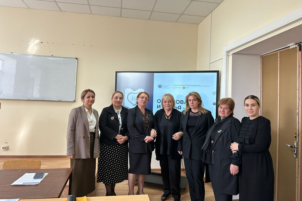 rektor-i-sotrudniki-dgu-prinyali-uchastie-v-iii-mezhdunarodnoj-assamblee-rossijskoj-akademii-obrazovaniya-ncfu-ru-01 (2).jpg