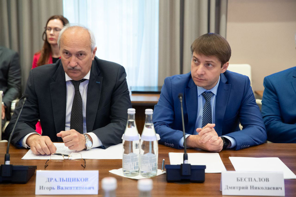 kadry-tekhnologii-resursy-podderzhku-oboronno-promyshlennogo-kompleksa-obsudili-v-kchr-ncfu-ru-01.jpg kadry-tekhnologii-resursy-podderzhku-oboronno-promyshlennogo-kompleksa-obsudili-v-kchr-ncfu-ru-01.jpg