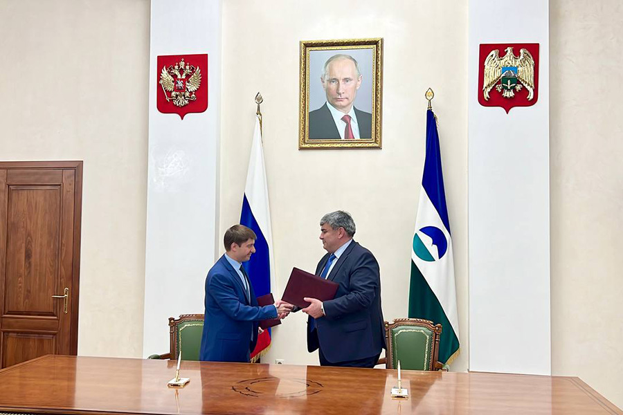 kazbek-kokov-i-dmitrij-bespalov-podpisali-soglashenie-o-sotrudnichestve-mezhdu-kbr-i-skfu-ncfu-ru-01 (1).jpg