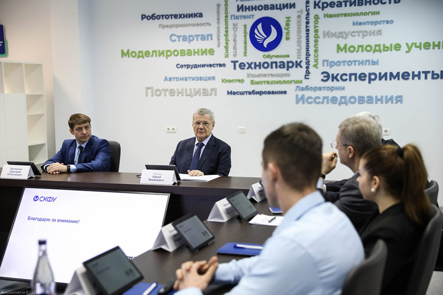 skfu-posetil-polnomochnyj-predstavitel-prezidenta-rf-v-skfo-yurij-chajka-ncfu-ru-01 (6).jpg