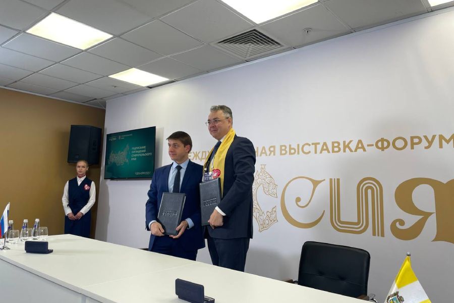 SKFU-i-Stavropolskiy-kray-podpisali-soglasheniya-o-sotrudnichestve-v-sfere-podgotovki-kadrov-1.jpg