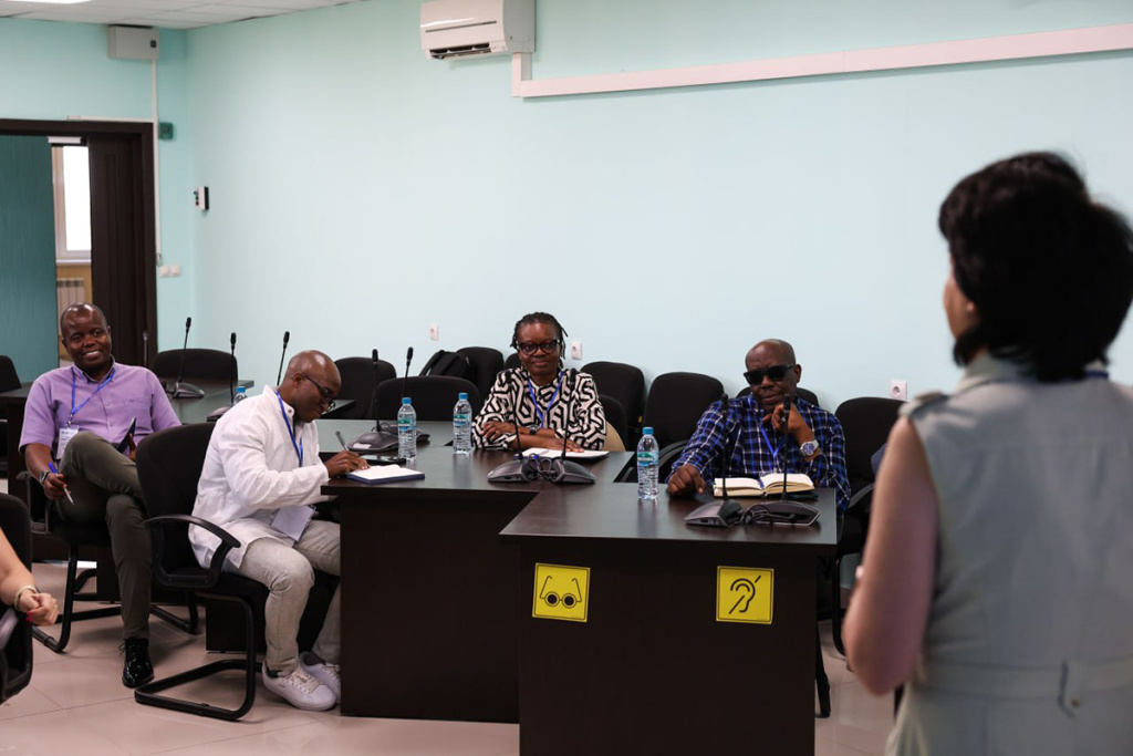 pedagogi-i-uchenye-iz-afriki-povyshayut-kvalifikaciyu-v-stavropolskom-krae-ncfu-ru-01 (1).jpg